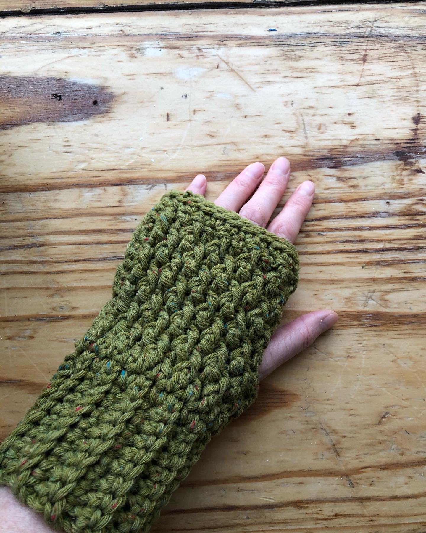 Sustainable Fingerless Gloves Olive