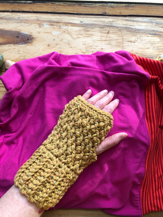 Sustainable Fingerless Gloves Mustard